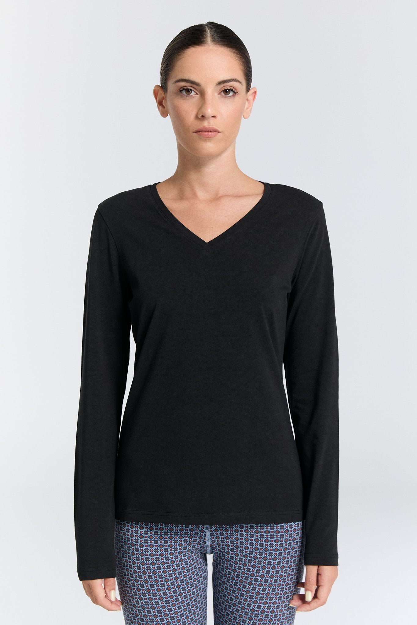 4413-021 | Damen V-Neck Langarmshirt - Schwarz