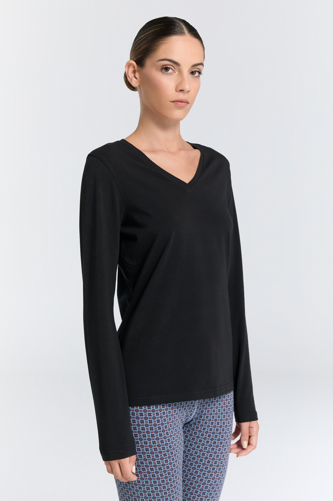4413-021 | Damen V-Neck Langarmshirt - Schwarz