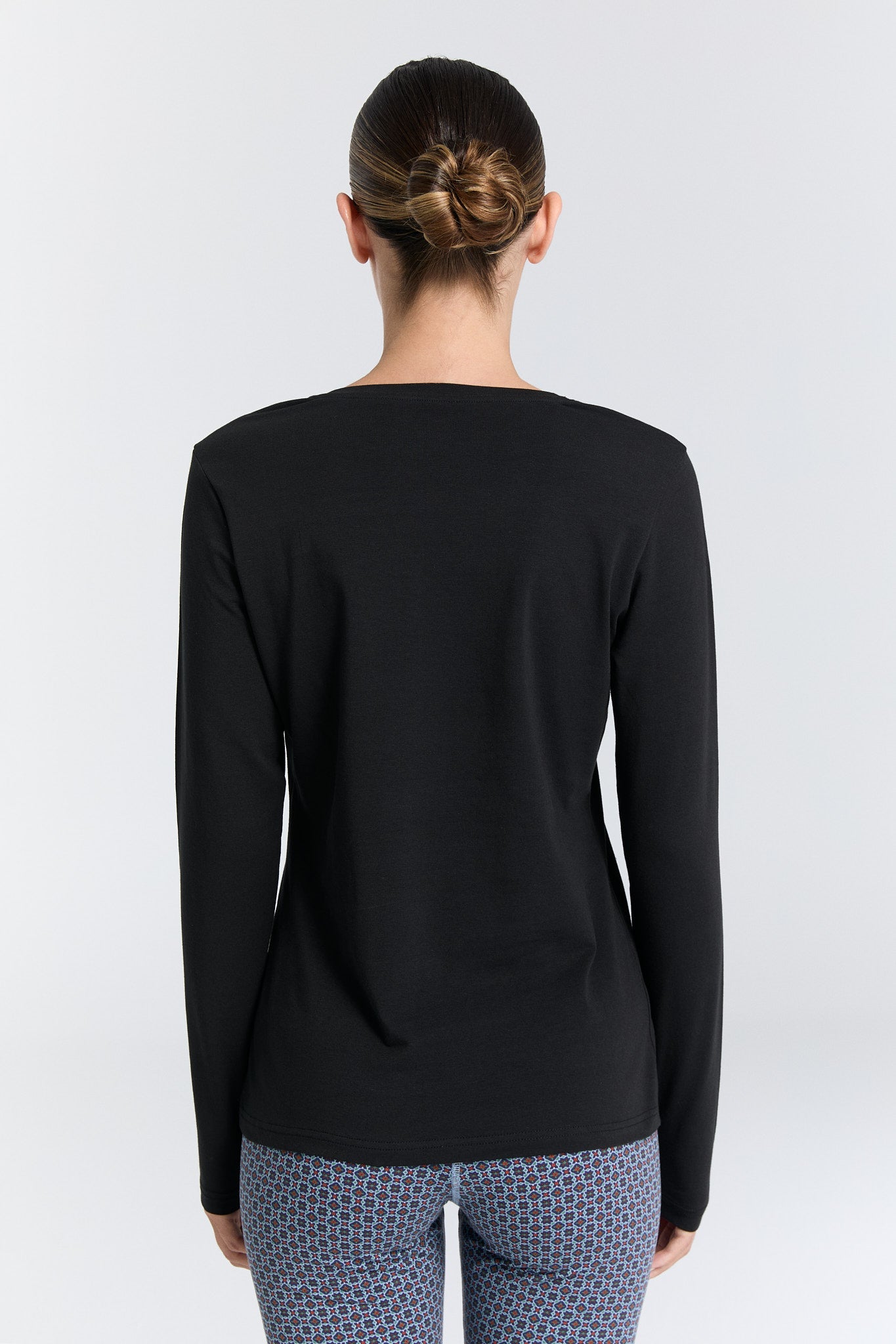 4413-021 | Damen V-Neck Langarmshirt - Schwarz