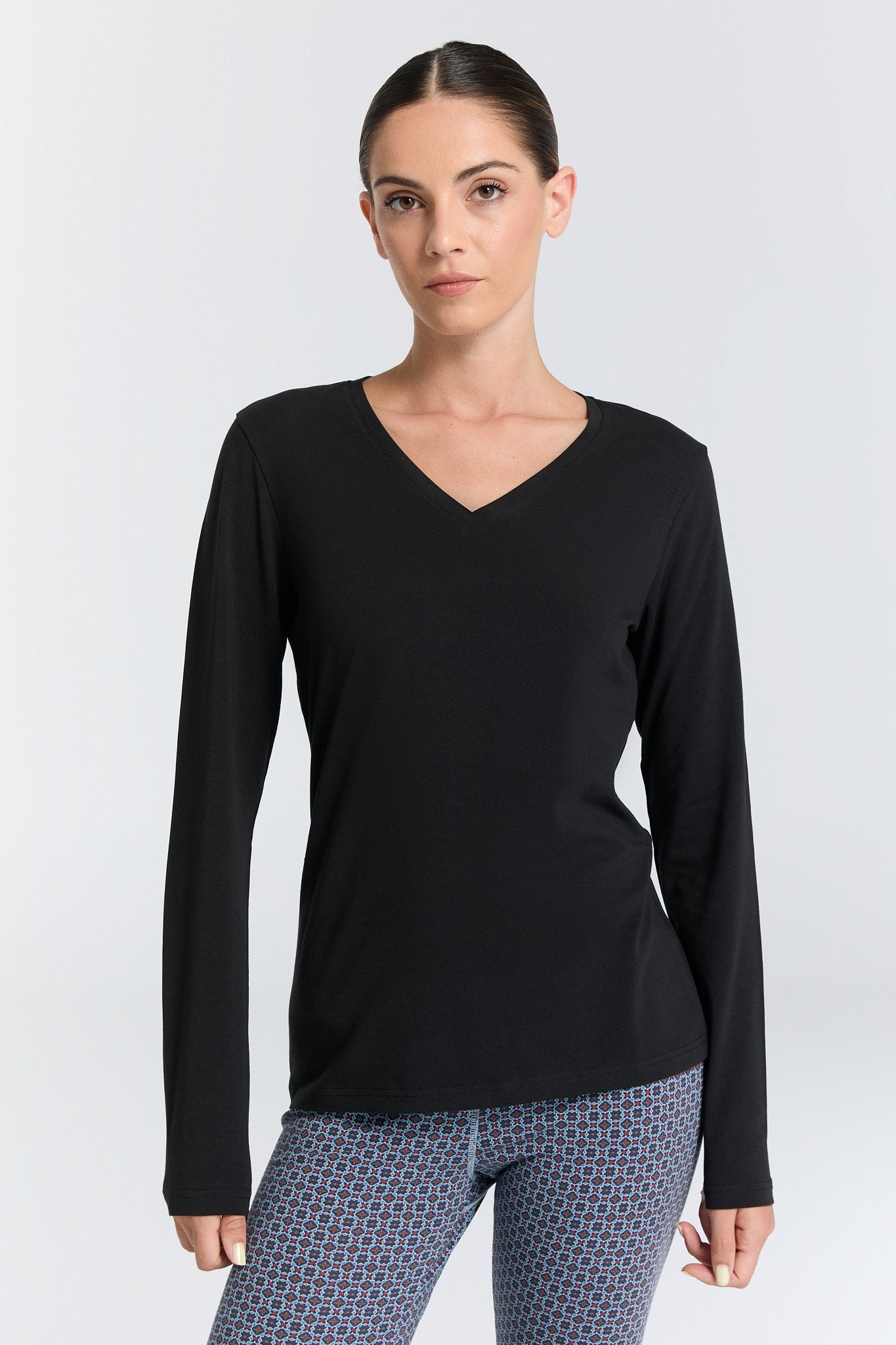 4413-021 | Damen V-Neck Langarmshirt - Schwarz