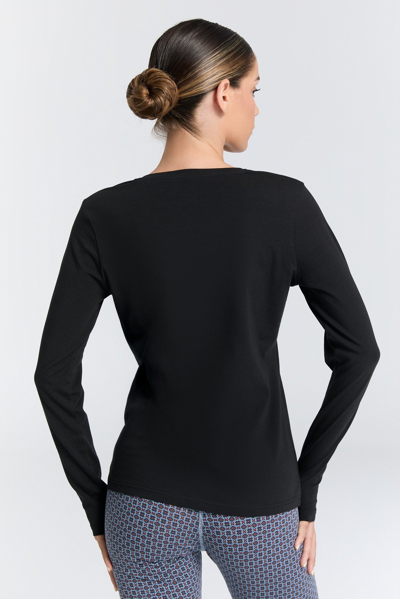 4413-021 | Damen V-Neck Langarmshirt - Schwarz