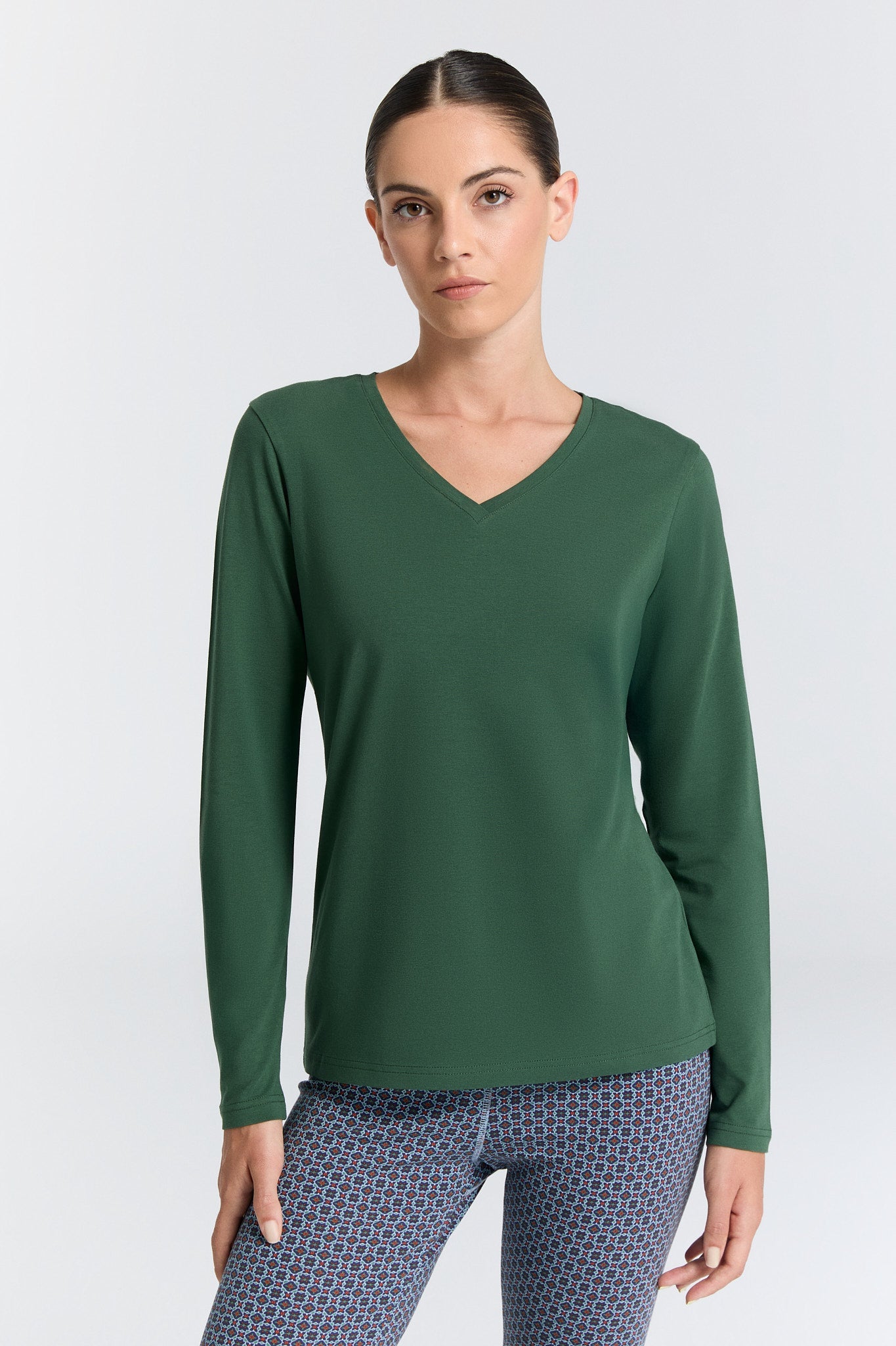 4413-067 | Damen V-Neck Langarmshirt - Tannennadel